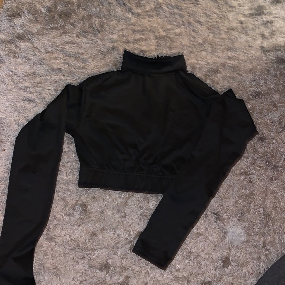 Long Black Leave Turtleneck Belly Shirt